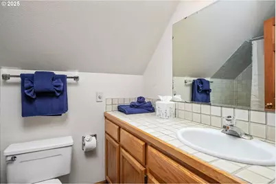 863 Fairway View Dr, Eugene, OR 97401 - Photo 32