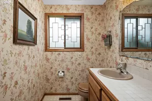 863 Fairway View Dr, Eugene, OR 97401 - Photo 26