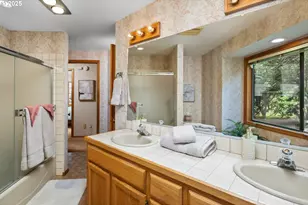 863 Fairway View Dr, Eugene, OR 97401 - Photo 24