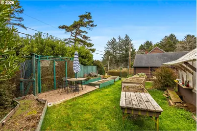 1822 SE 2nd St, Lincoln City, OR 97367 - Photo 26