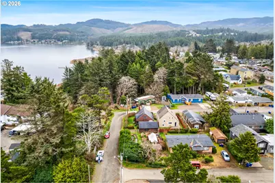 1822 SE 2nd St, Lincoln City, OR 97367 - Photo 30