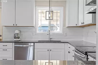 402 Clover St, Aumsville, OR 97325 - Photo 12