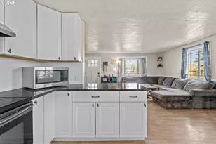 402 Clover St, Aumsville, OR 97325 - Photo 10