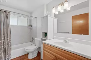 13657 SE Sherman Dr, Portland, OR 97233 - Photo 26