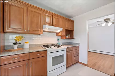 13657 SE Sherman Dr, Portland, OR 97233 - Photo 16