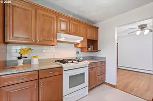 13657 SE Sherman Dr, Portland, OR 97233 - Photo 16