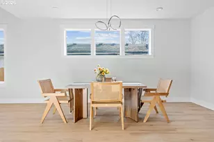 407 S 1st St, Silverton, OR 97381 - Photo 6