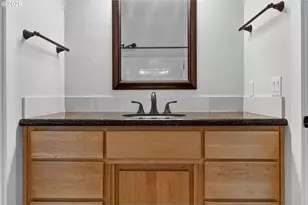 733 Queens Ave, Creswell, OR 97426 - Photo 24