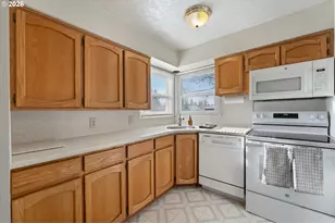 710 NE 110th Ave, Portland, OR 97220 - Photo 6