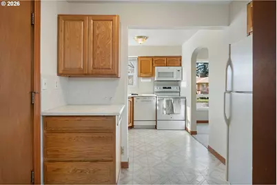 710 NE 110th Ave, Portland, OR 97220 - Photo 8