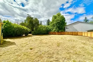 13545 SE Division St, Portland, OR 97236 - Photo 22