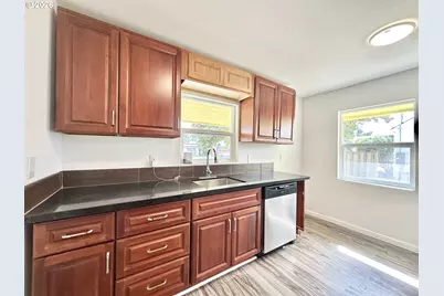 13545 SE Division St, Portland, OR 97236 - Photo 2