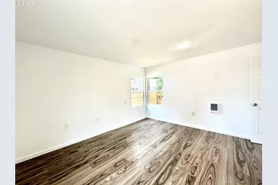 13545 SE Division St, Portland, OR 97236 - Photo 14
