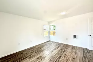 13545 SE Division St, Portland, OR 97236 - Photo 14