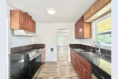 13545 SE Division St, Portland, OR 97236 - Photo 4