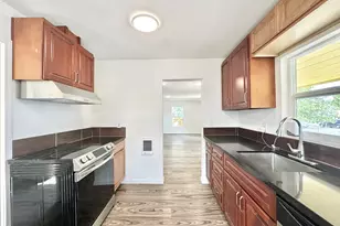 13545 SE Division St, Portland, OR 97236 - Photo 4