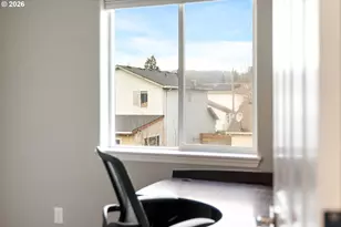 10037 N Polk Ave, Portland, OR 97203 - Photo 34