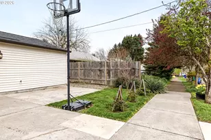 10037 N Polk Ave, Portland, OR 97203 - Photo 42