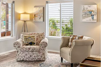 10037 N Polk Ave, Portland, OR 97203 - Photo 8