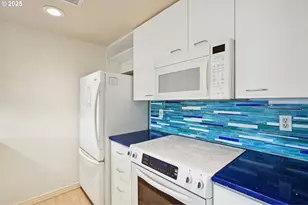 1132 SW 19th Ave, Portland, OR 97205 - Photo 16