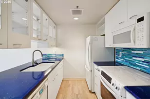 1132 SW 19th Ave, Portland, OR 97205 - Photo 14