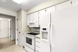 950 Evergreen Rd, Woodburn, OR 97071 - Photo 6
