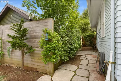 9210 N Allegheny Ave, Portland, OR 97203 - Photo 36