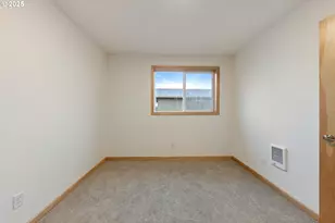 5254 Forest Ln, Eugene, OR 97402 - Photo 16