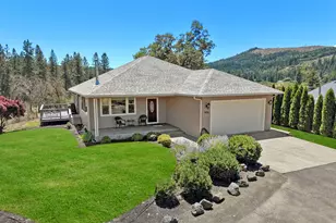 3721 Colonial Rd, Roseburg, OR 97471 - Photo 2