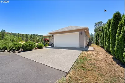 3721 Colonial Rd, Roseburg, OR 97471 - Photo 6