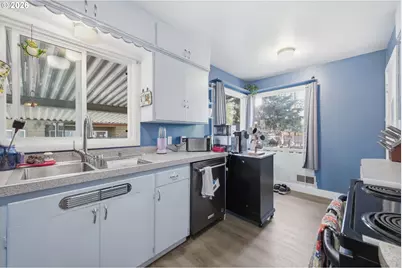 12101 SE Lincoln St, Portland, OR 97216 - Photo 4