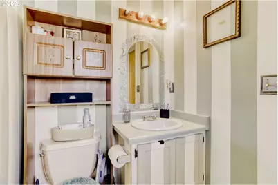 230 SW 22nd St, Troutdale, OR 97060 - Photo 24