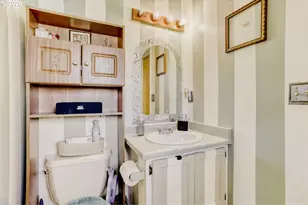 230 SW 22nd St, Troutdale, OR 97060 - Photo 24