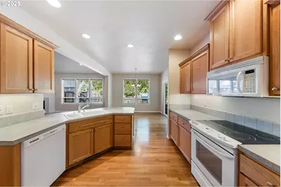 1368 SE Barberry Ave, Dallas, OR 97338 - Photo 10
