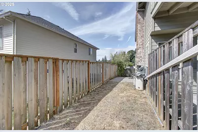 1758 NW 18th Ct, Gresham, OR 97030 - Photo 40