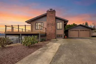 3917 Liedtke Way, Washougal, WA 98671 - Photo 2