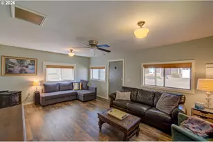 335 9th Ave, Seaside, OR 97138 - Photo 8