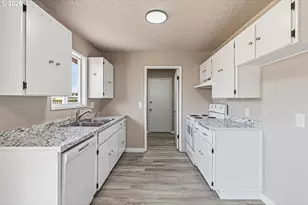 411 Brierwood Ct, Castle Rock, WA 98611 - Photo 6