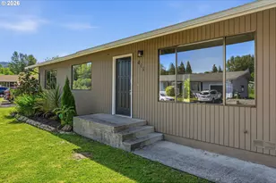 411 Brierwood Ct, Castle Rock, WA 98611 - Photo 4