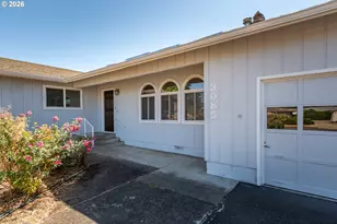 3085 W Shasta Ave, Roseburg, OR 97471 - Photo 6