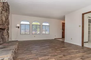 3085 W Shasta Ave, Roseburg, OR 97471 - Photo 4
