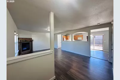 2428 SW Kalama Ave, Redmond, OR 97756 - Photo 4