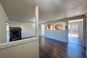 2428 SW Kalama Ave, Redmond, OR 97756 - Photo 4