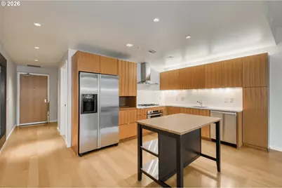 836 S Curry St #1306, Portland, OR 97239 - Photo 8