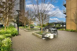 836 S Curry St, Portland, OR 97239 - Photo 32