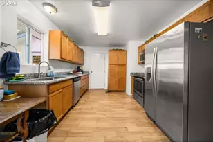 1677 25th St, Florence, OR 97439 - Photo 2