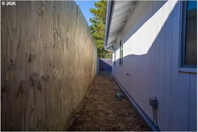 1677 25th St, Florence, OR 97439 - Photo 26