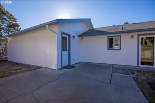 1677 25th St, Florence, OR 97439 - Photo 32