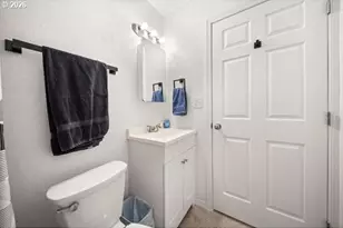 1677 25th St, Florence, OR 97439 - Photo 12