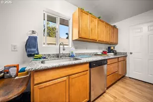 1677 25th St, Florence, OR 97439 - Photo 6